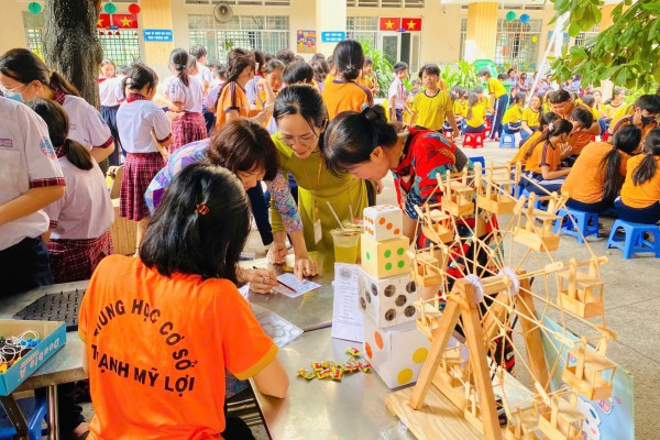 Giáo dục STEM thời AI: Tiện lợi nhưng cẩn trọng Giáo dục STEM thời AI: Tiện lợi nhưng cẩn trọng