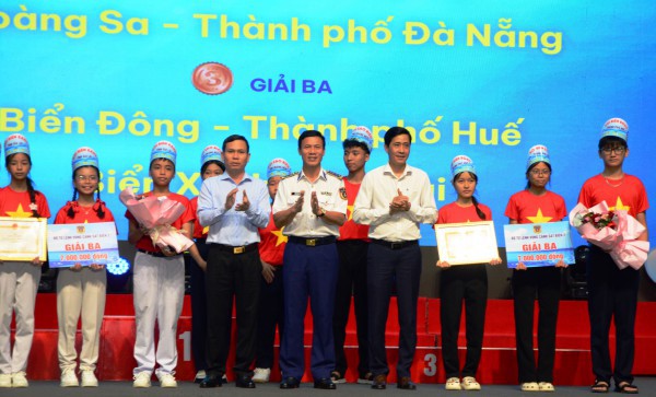 Gieo mầm tình yêu biển, đảo cho hơn 90.000 học sinh