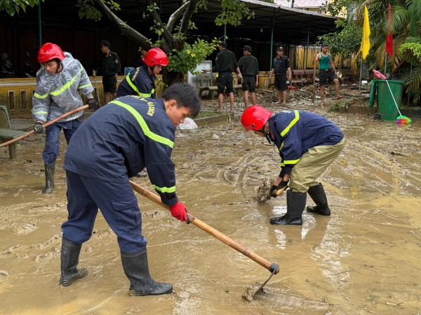 Gượng dậy sau cơn lũ lịch sử