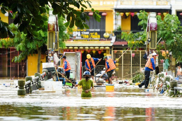 Gượng dậy sau cơn lũ lịch sử