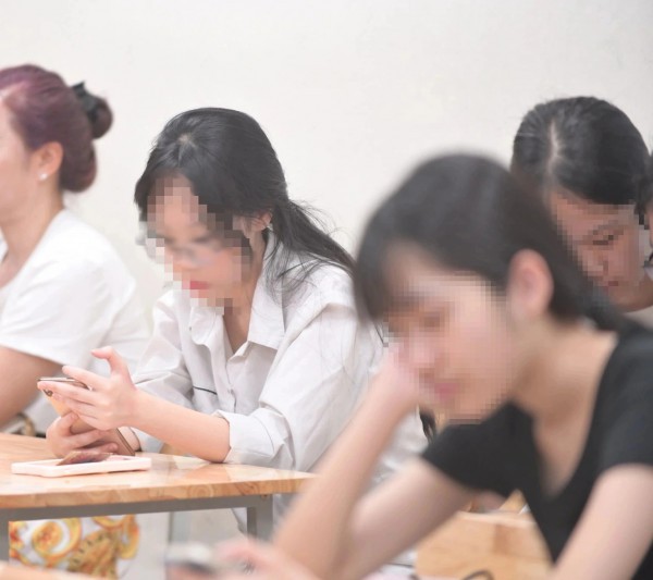 Hà Nội siết chặt quản lý học sinh sử dụng điện thoại trong trường Hà Nội siết chặt quản lý học sinh sử dụng điện thoại trong trường