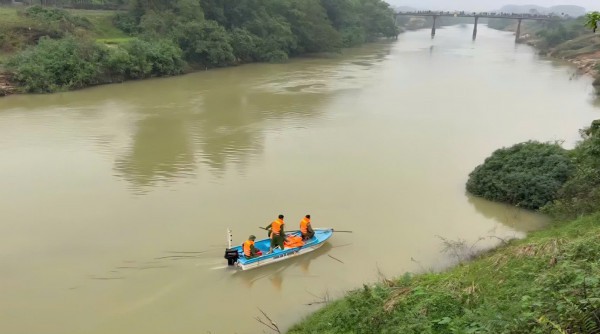 Hà Tĩnh: Người đàn ông nghi nhảy cầu trở về nhà sau 2 ngày  Hà Tĩnh: Người đàn ông nghi nhảy cầu trở về nhà sau 2 ngày