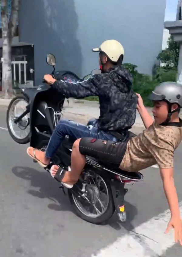 Hai thiếu niên 