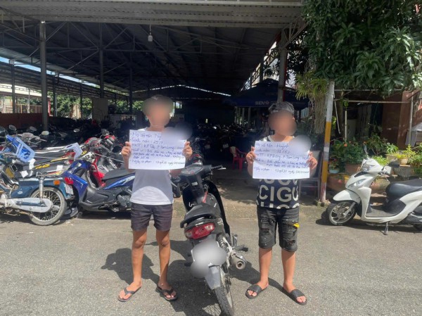 Hai thiếu niên 
