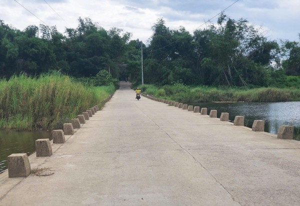 Hàng ngàn người dân mong chờ ngày khánh thành cầu, xóa thế “ốc đảo”