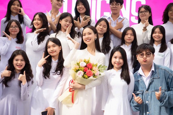 Hoa hậu Lê Nguyễn Bảo Ngọc tốt nghiệp loại giỏi ngành quản trị kinh doanh