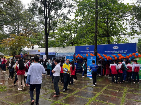 Học sinh Quảng Trị tìm cơ hội học tập tại Chương trình Tư vấn mùa thi