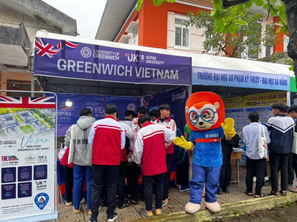 Học sinh Quảng Trị tìm cơ hội học tập tại Chương trình Tư vấn mùa thi