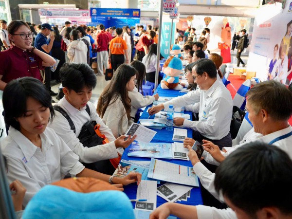 Học sinh lo lắng về các tổ hợp môn truyền thống