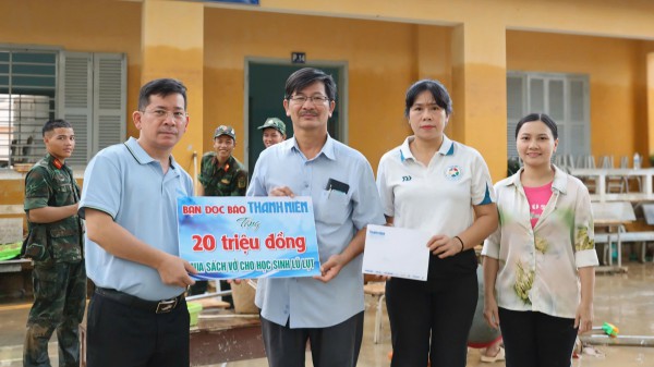 Hơi ấm từ một đám cưới đến với học sinh vùng lũ Gia Lai, Khánh Hòa