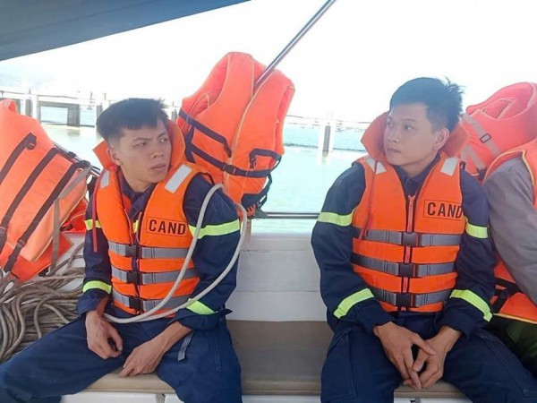 Khẩn trương tìm kiếm người đàn ông mất tích trên vịnh Vân Phong