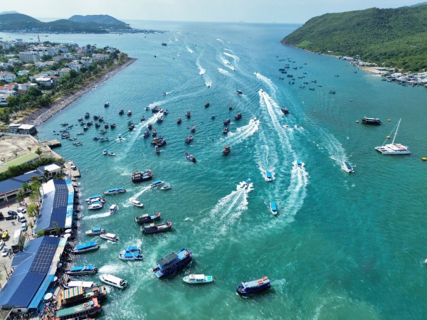 Khánh Hòa cấm biển từ 12 giờ ngày 6.11 để ứng phó bão số 13 Kalmaegi