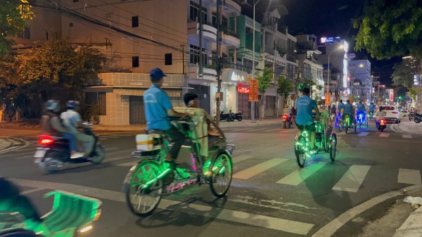 Lái xích lô tại Nha Trang bắt buộc sẽ phải đội mũ bảo hiểm?