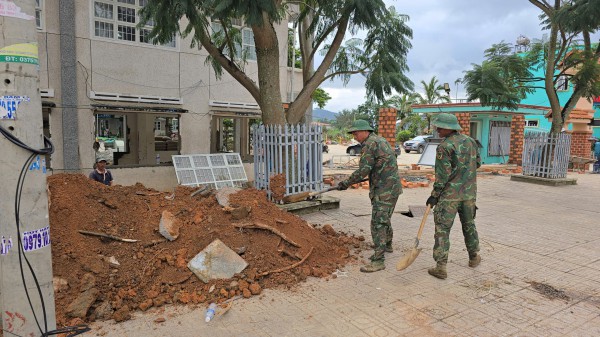 Lâm Đồng: Lũ lịch sử, trường học hư hỏng, học sinh chưa thể đến trường