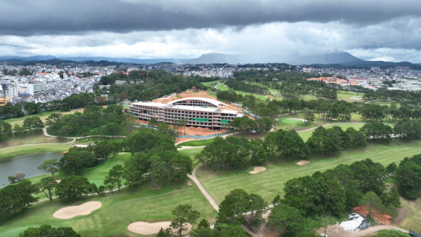 Lâm Đồng kiến nghị Thủ tướng gỡ vướng dự án sân golf Đồi Cù, rừng dầu Hồng Liêm