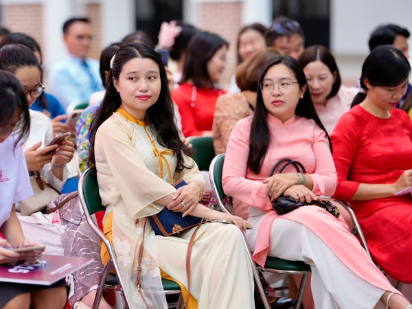 Lương và các chính sách đãi ngộ nhà giáo sẽ có nhiều thay đổi Lương và các chính sách đãi ngộ nhà giáo sẽ có nhiều thay đổi