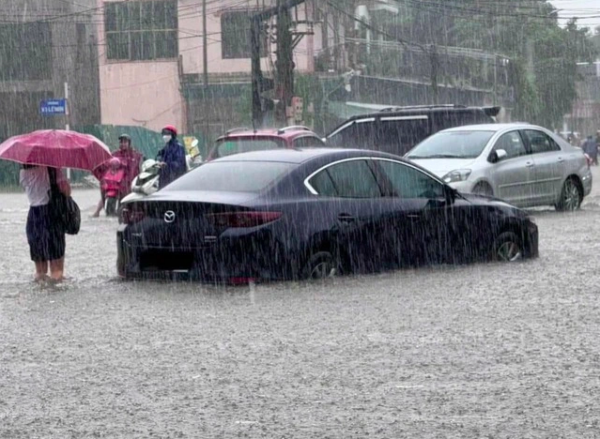 Miền Bắc nắng 3 ngày trước đợt không khí lạnh, miền Trung và Nam bộ mưa lớn