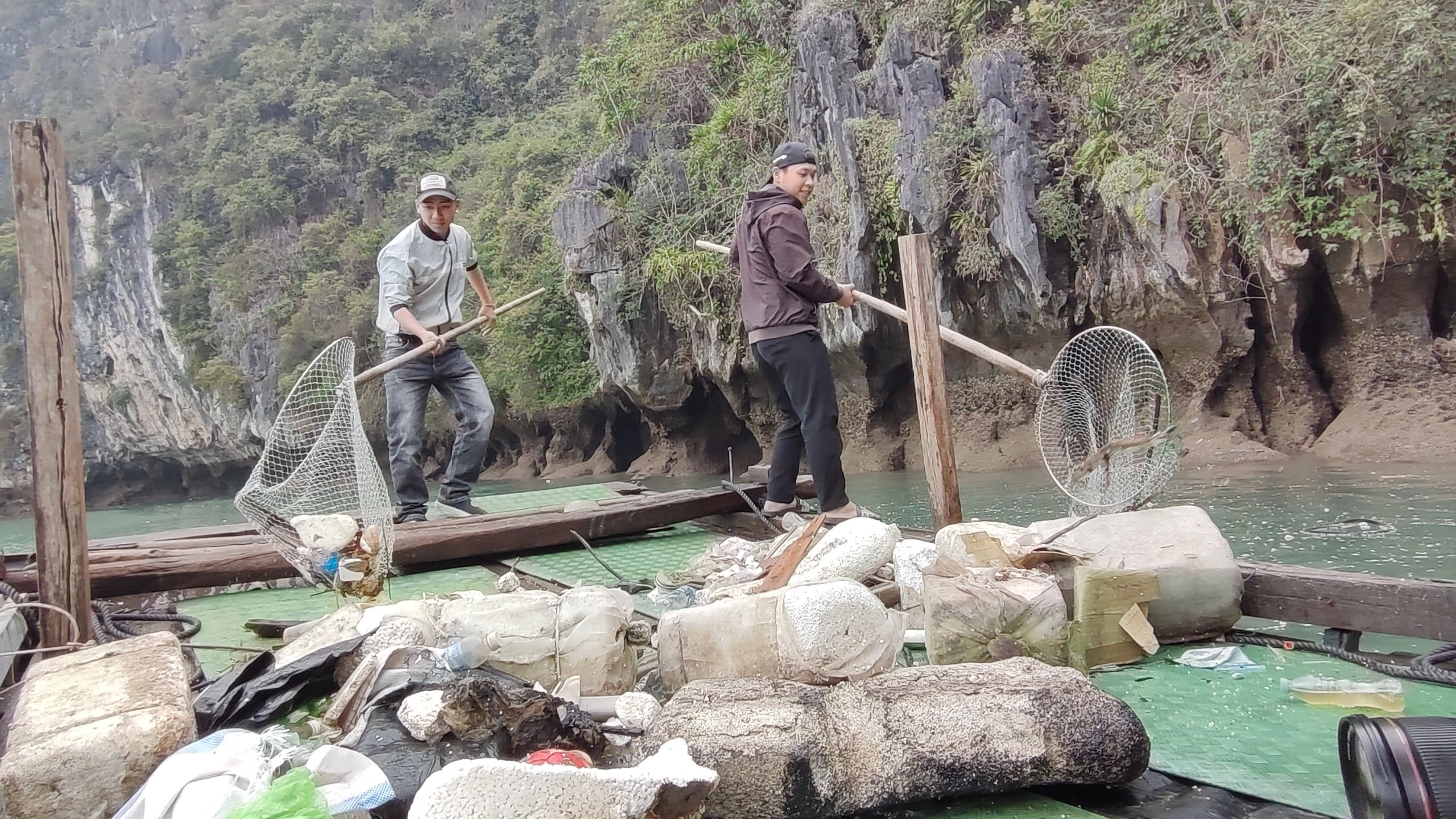 Mở đợt cao điểm dọn vệ sinh môi trường di sản vịnh Hạ Long