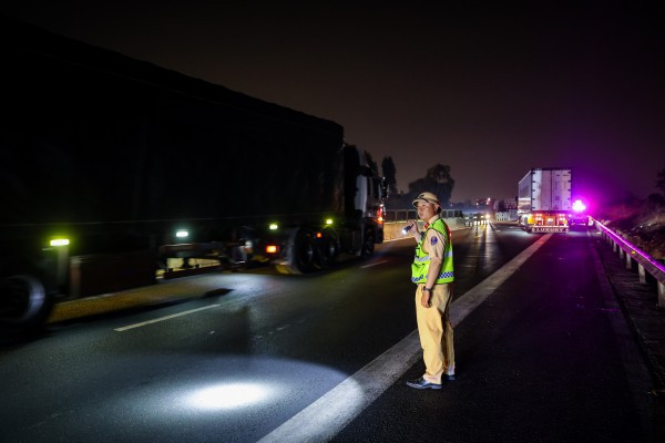 Mối nguy dừng xe trên cao tốc: Nhiều tài xế tự đẩy mình vào nguy hiểm