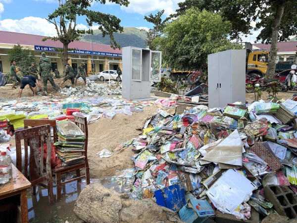 Một bộ sách thống nhất: Tìm giải pháp công bằng  thực hiện miễn phí sách giáo khoa