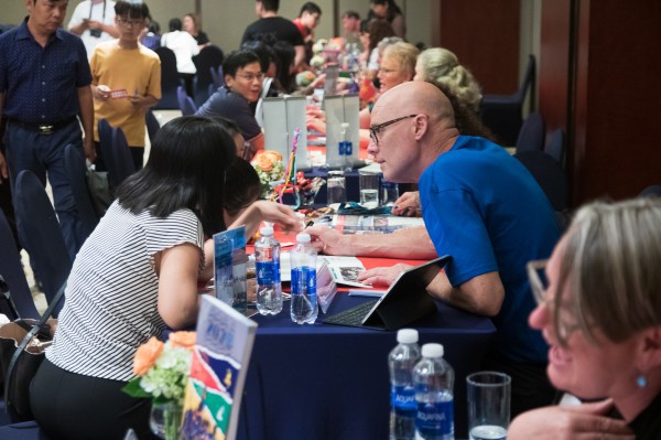 Một thành phố nước ngoài tăng cường tuyển sinh, trao học bổng người Việt, vì sao? Một thành phố nước ngoài tăng cường tuyển sinh, trao học bổng người Việt, vì sao?