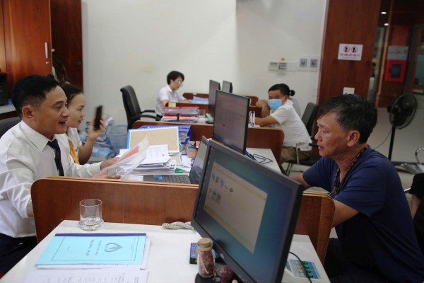 Ngày đầu làm việc ở xã mới: 
