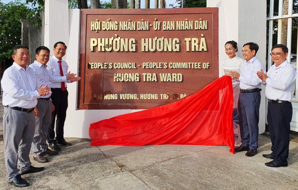 Ngày đầu làm việc ở xã mới: 