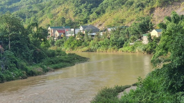 Nghệ An: Bơi ra sông Nậm Mộ cứu bạn, nam sinh lớp 12 đuối nước tử vong