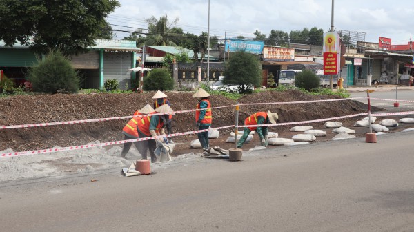 Người dân lo lắng việc sử dụng vật liệu tái chế tại chỗ, sửa quốc lộ 14