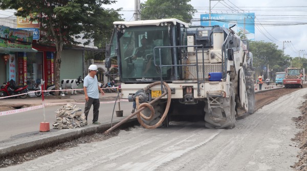 Người dân lo lắng việc sử dụng vật liệu tái chế tại chỗ, sửa quốc lộ 14