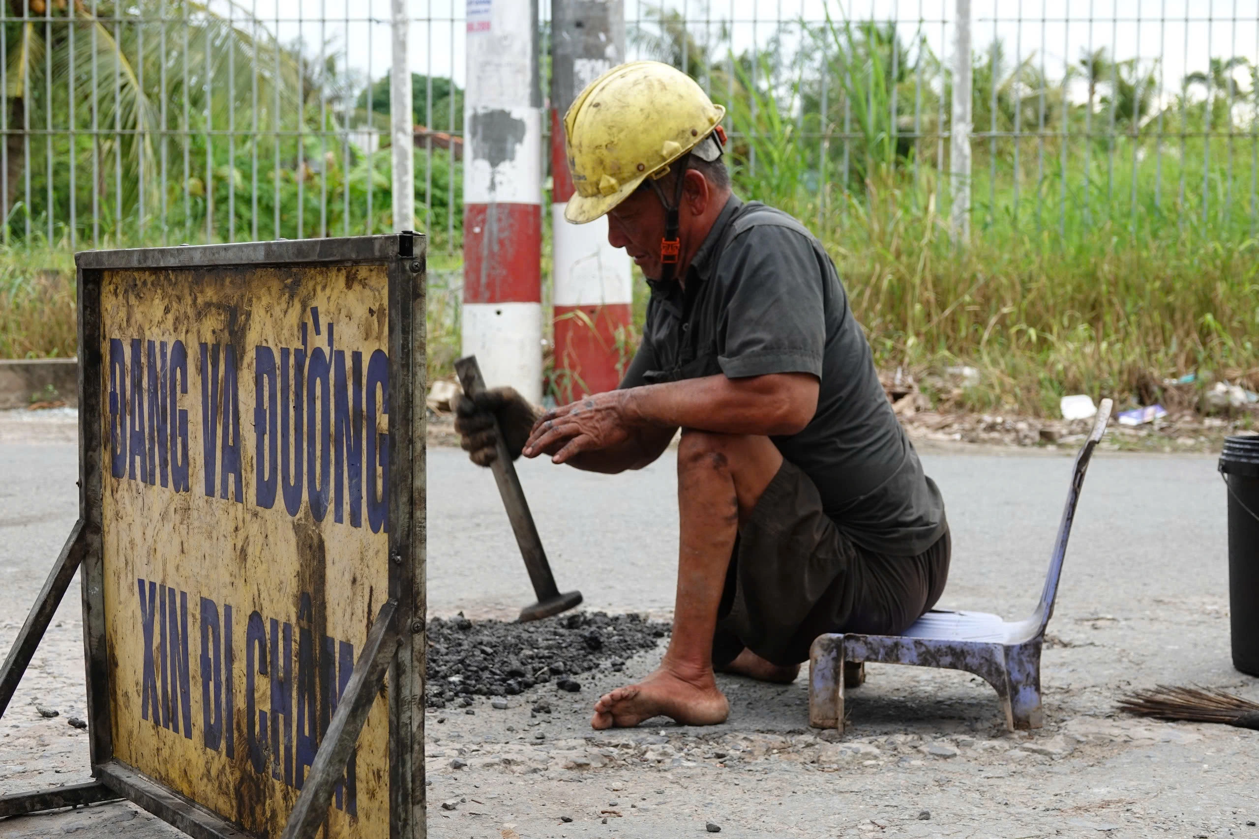 Người đàn ông khuyết tật ‘chữa lành’ những con đường