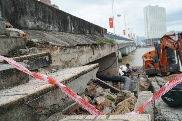 Nha Trang: Cấm một chiều xe tải và xe khách qua cầu Trần Phú do xói lở