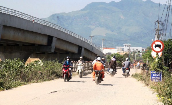 Những cây cầu trăm tỉ Những cây cầu trăm tỉ