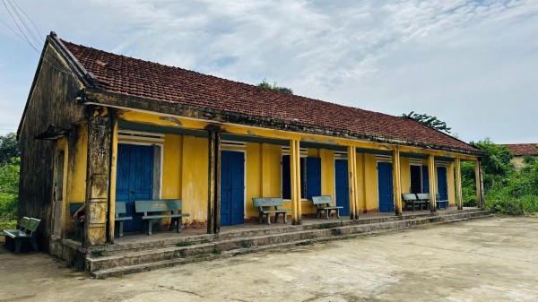 Nơm nớp học trong phòng 