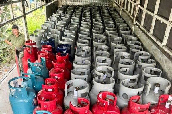 Phát hiện, tạm giữ hàng trăm bình gas không rõ nguồn gốc ở Tây Ninh