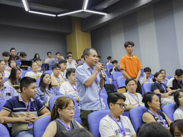 Phụ huynh và học sinh Gen Z kỳ vọng nhiều hơn một tấm bằng đại học