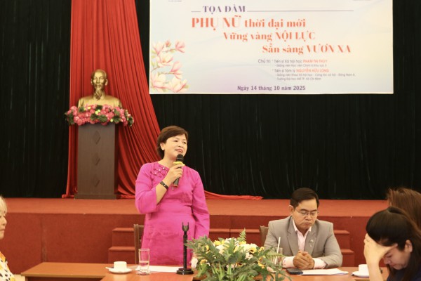 Phụ nữ thời đại mới rèn nội lực bằng  Phụ nữ thời đại mới rèn nội lực bằng