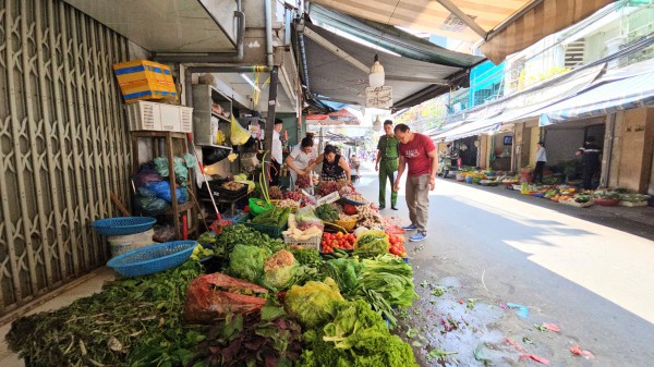 Phường Thạnh Mỹ Tây: Lắng nghe để xử lý dứt điểm lấn chiếm vỉa hè, lòng đường
