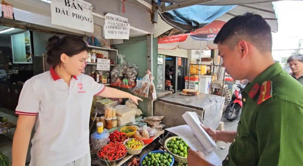 Phường Thạnh Mỹ Tây: Lắng nghe để xử lý dứt điểm lấn chiếm vỉa hè, lòng đường