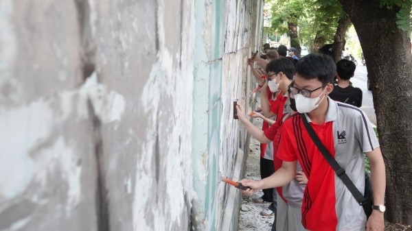 Phường trung tâm TP.HCM xử lý lấn chiếm vỉa hè, gắn bảng số nhà mới