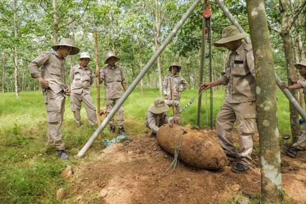 Quảng Trị: Xử lý 2 quả bom M117 trong vườn cao su