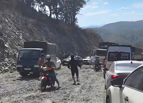 Quốc lộ 28B: Nỗi ám ảnh của tài xế, du khách trong dịp Tết Bính Ngọ