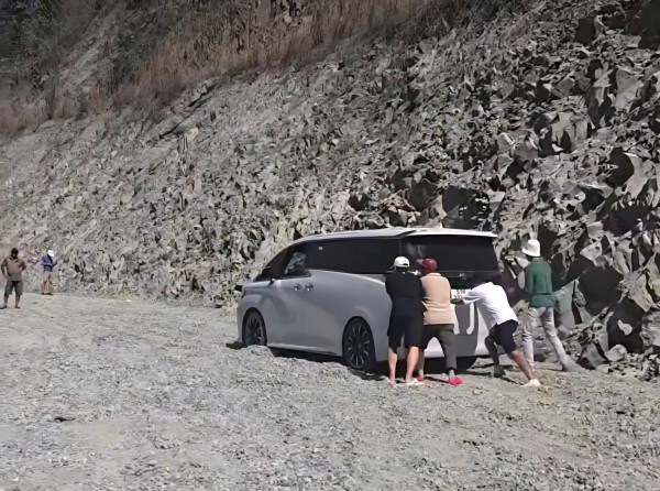 Quốc lộ 28B: Nỗi ám ảnh của tài xế, du khách trong dịp Tết Bính Ngọ