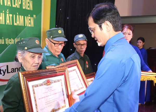 Quy định mới về xét tặng, truy tặng 