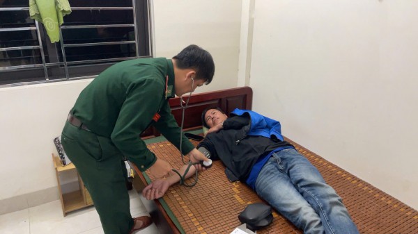 Rời tàu cá mắc cạn bơi vào bờ trong đêm, một thuyền trưởng mất tích Rời tàu cá mắc cạn bơi vào bờ trong đêm, một thuyền trưởng mất tích