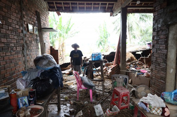 Rốn lũ Phú Yên cũ gượng dậy giữa đổ nát sau ngập lụt lịch sử