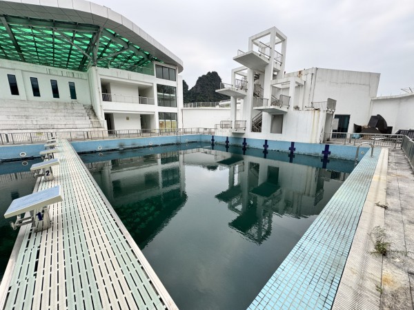 Sau phản ánh của Báo Thanh Niên, Quảng Ninh đẩy nhanh sửa chữa bể bơi bỏ hoang