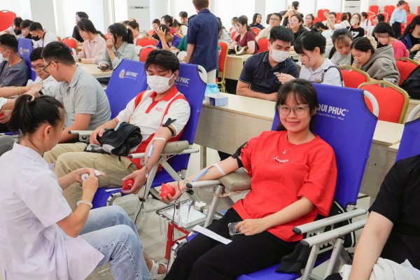 Sinh viên y dược hưởng ứng ngày hội hiến máu Sinh viên y dược hưởng ứng ngày hội hiến máu