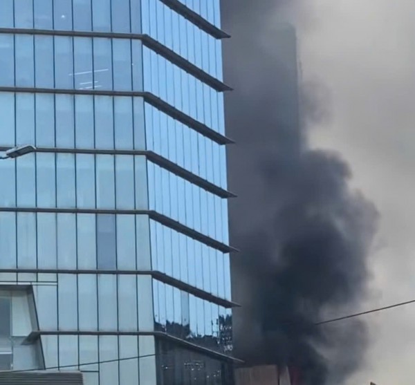 TP.HCM: Cháy sân thượng tòa nhà kinh doanh spa gần cầu Ba Son