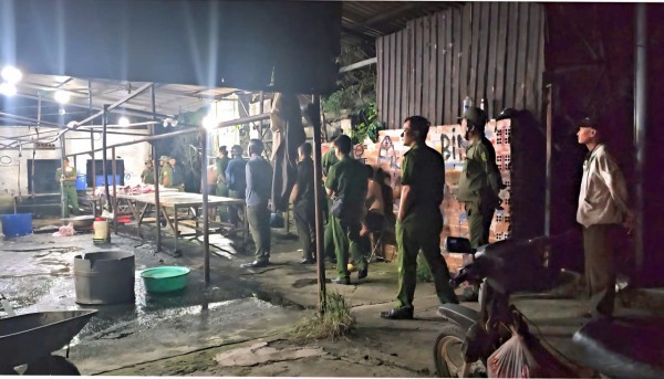 TP.HCM: Công an bắt quả tang lò mổ heo lậu, hoạt động sát nghĩa trang